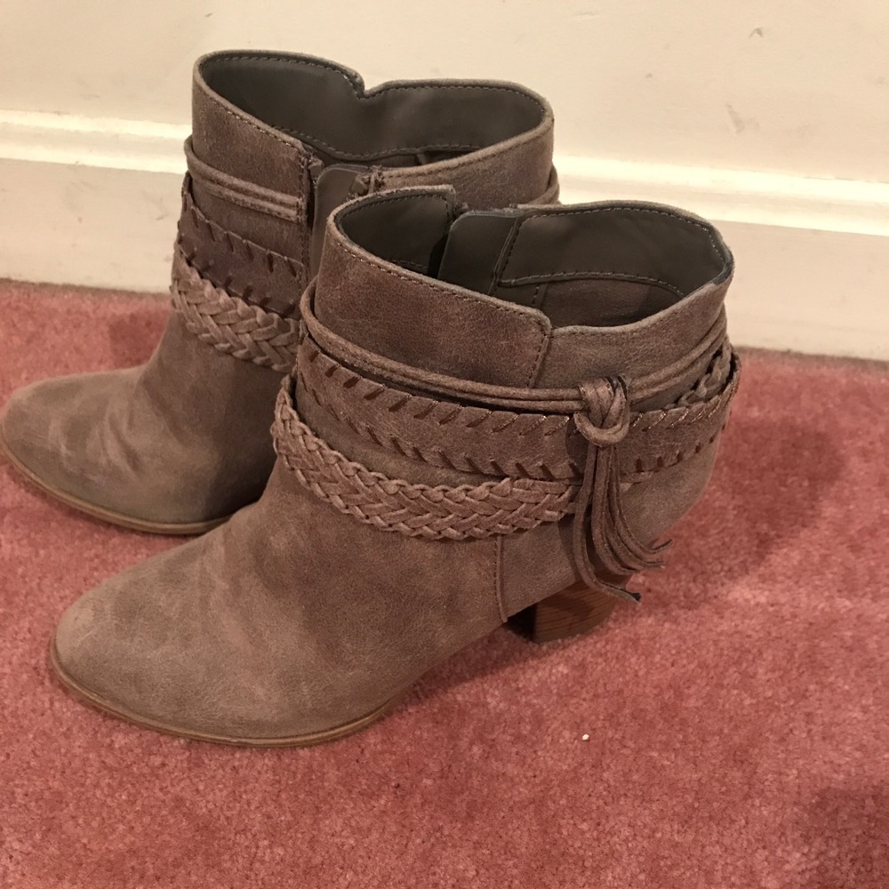 Fergilicious size 7 boots